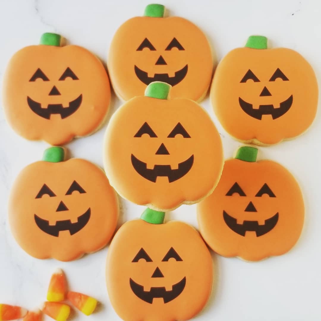 Halloween cookies, pumpkin cookies, jack-o-lantern cookies, Halloween party dessert