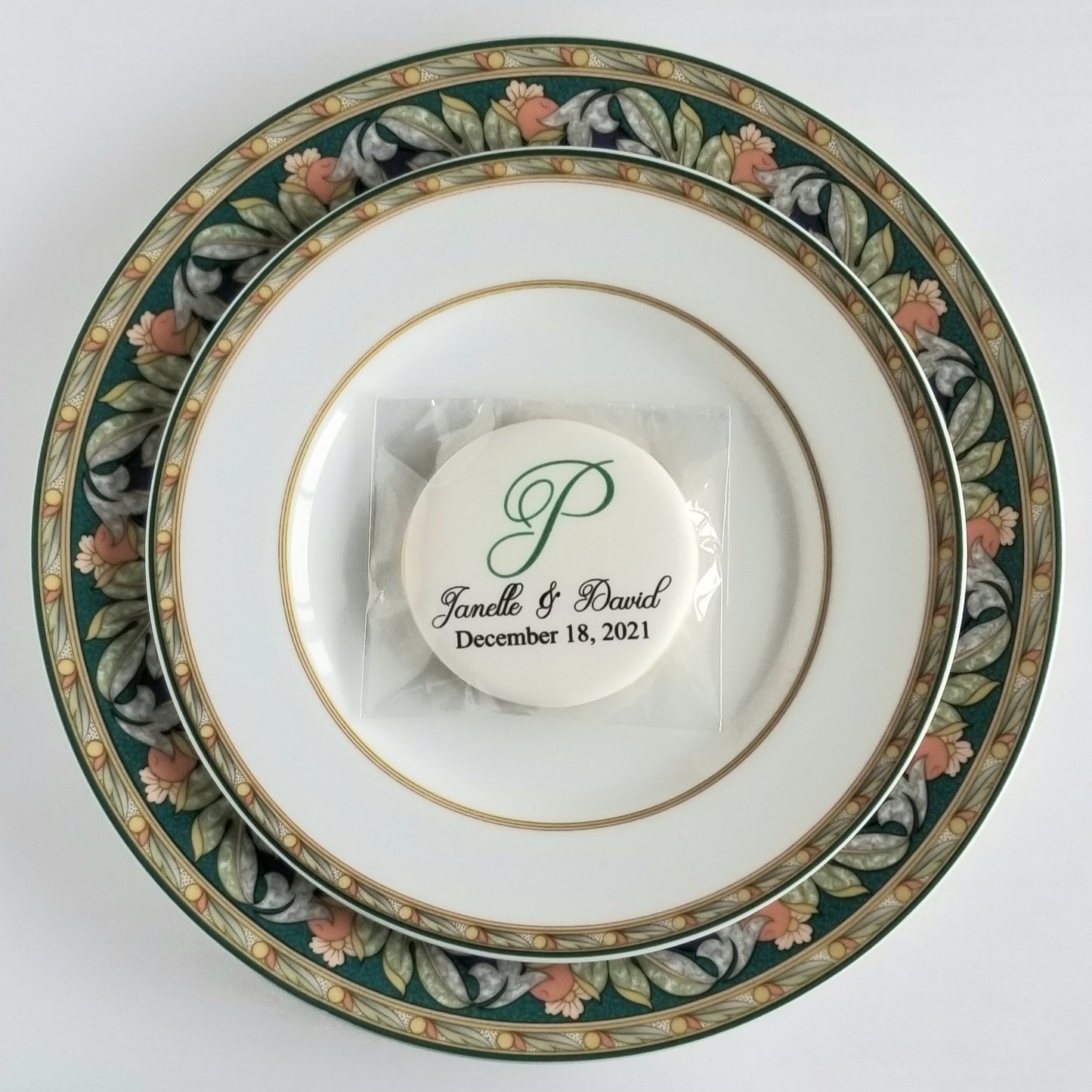 wedding favors, edible place card, unique place card, unique wedding ideas, wedding cookies, monogram cookies, personalized monogram cookies, bride and groom cookies, custom monogram cookies, bridal shower cookies, anniversary cookies, birthday cookies, wedding brunch cookies, rehearsal dinner cookies