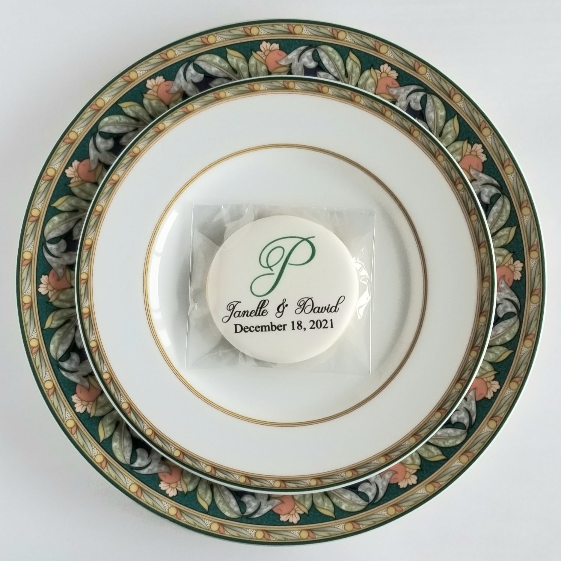 wedding favors, edible place card, unique place card, unique wedding ideas, wedding cookies, monogram cookies, personalized monogram cookies, bride and groom cookies, custom monogram cookies, bridal shower cookies, anniversary cookies, birthday cookies, wedding brunch cookies, rehearsal dinner cookies